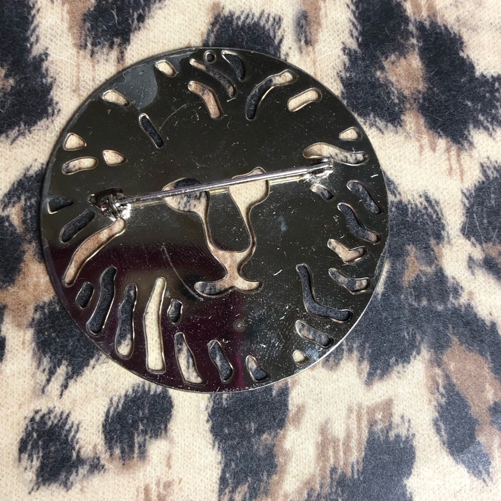 Anne Klein Lion Brooch - Picture 4 of 4